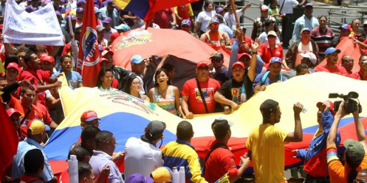 Intento golpista en Venezuela: "Aquí no se rinde nadie"