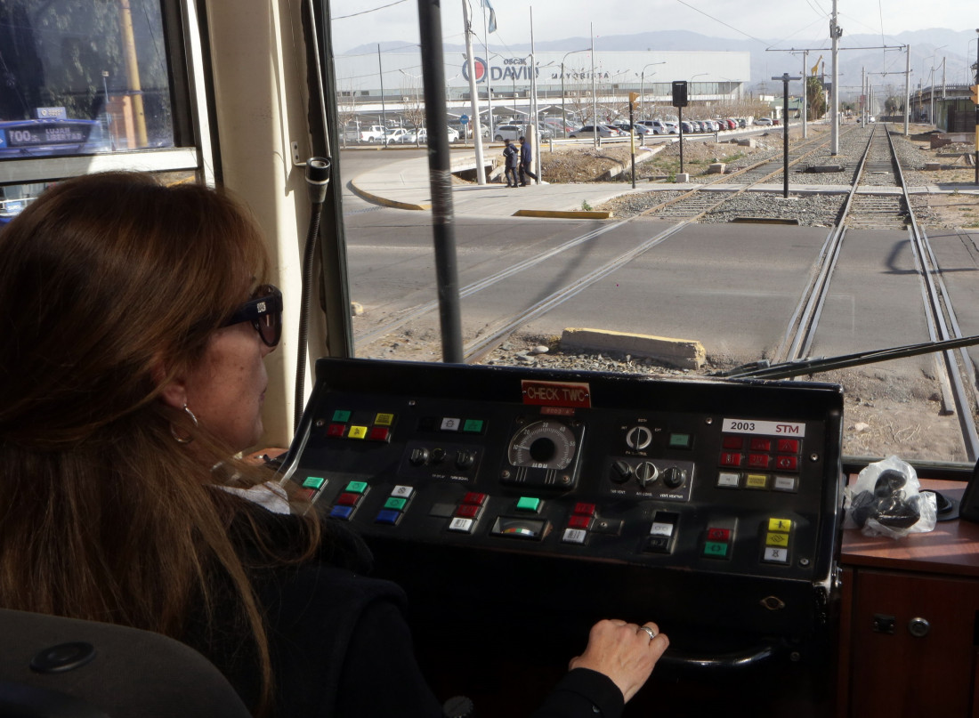 Más usuarias que trabajadoras: en los micros de Mendoza hay solo 20 conductoras