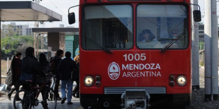 De San Diego a Mendoza: ¿cómo planean traer las 30 "nuevas" duplas del Metrotranvia?