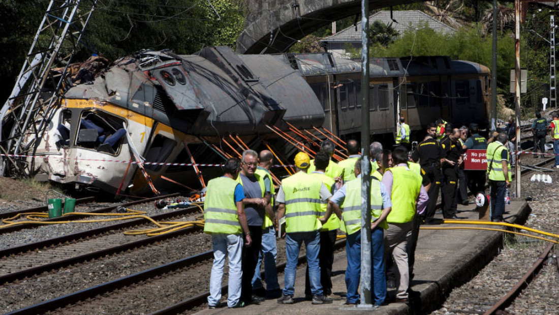Se descarrilló un tren en Cataluña: un muerto y 44 heridos