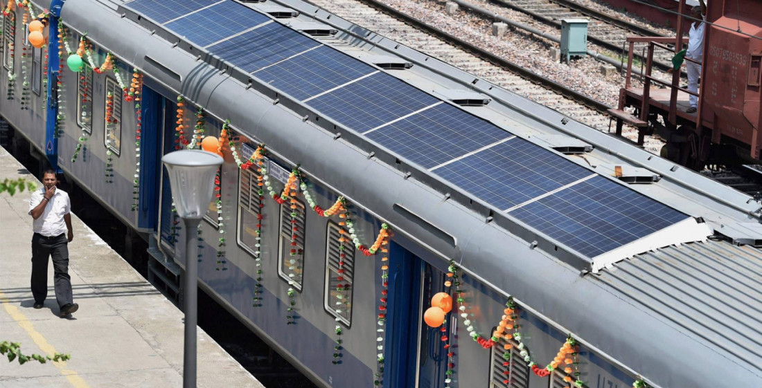 India inaugura sus primeros trenes híbridos provistos de paneles solares