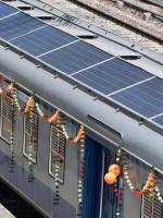 India inaugura sus primeros trenes híbridos provistos de paneles solares