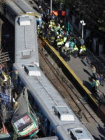 Ya son 11 los muertos por el choque entre un colectivo y un tren en Flores
