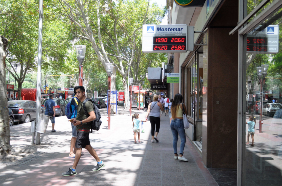 Fotogalería: el aumento del dólar en las casas de cambio de la city mendocina