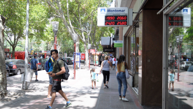 imagen Fotogalería: el aumento del dólar en las casas de cambio de la city mendocina