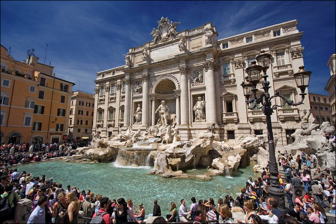 Prohíben sentarse a comer y beber frente a la Fontana di Trevi