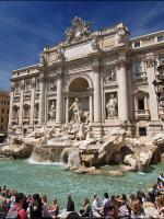 Prohíben sentarse a comer y beber frente a la Fontana di Trevi