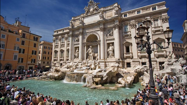 imagen Prohíben sentarse a comer y beber frente a la Fontana di Trevi