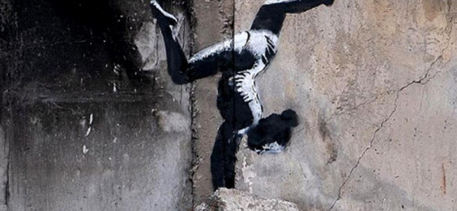 Una gimnasta entre los escombros de Ucrania, la denuncia de Banksy contra la guerra
