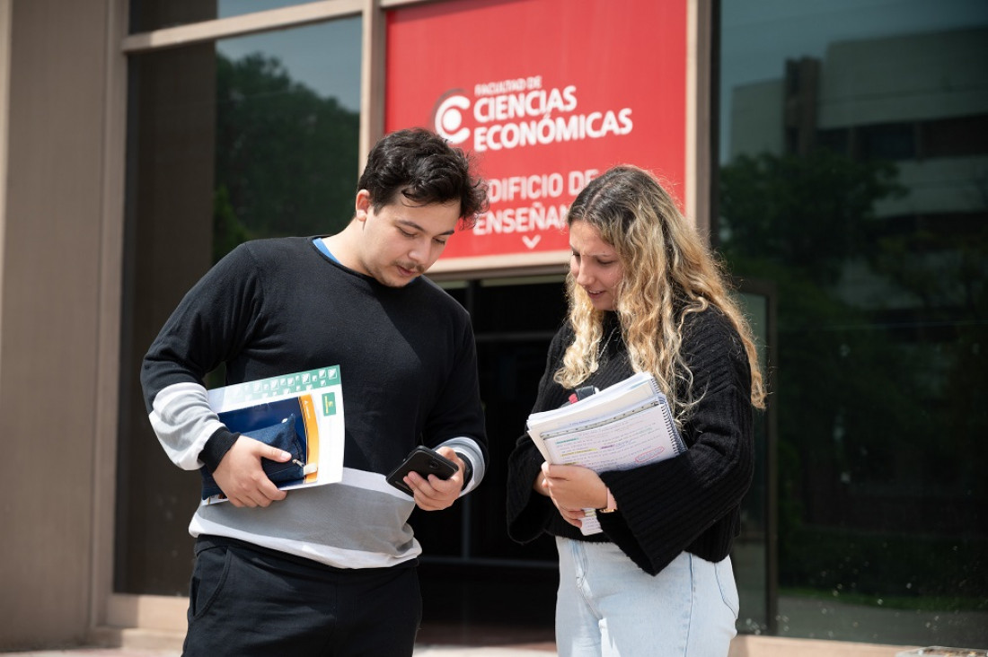 Carreras universitarias: solo 15 de un centenar de ellas concentran el 70% de los egresos