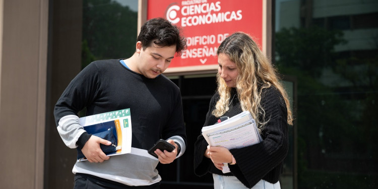 Carreras universitarias: solo 15 de un centenar de ellas concentran el 70% de los egresos