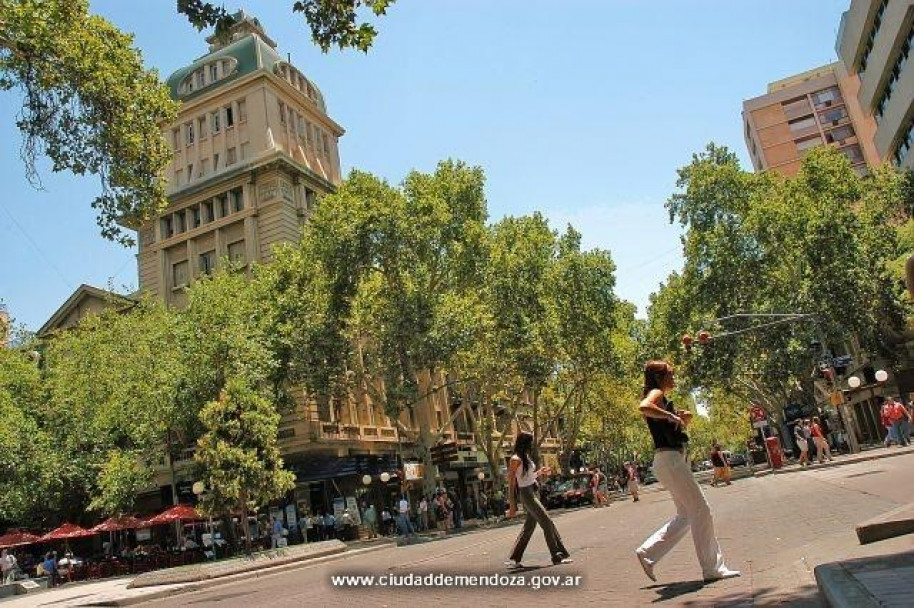 imagen La historia urbana de Mendoza en imágenes