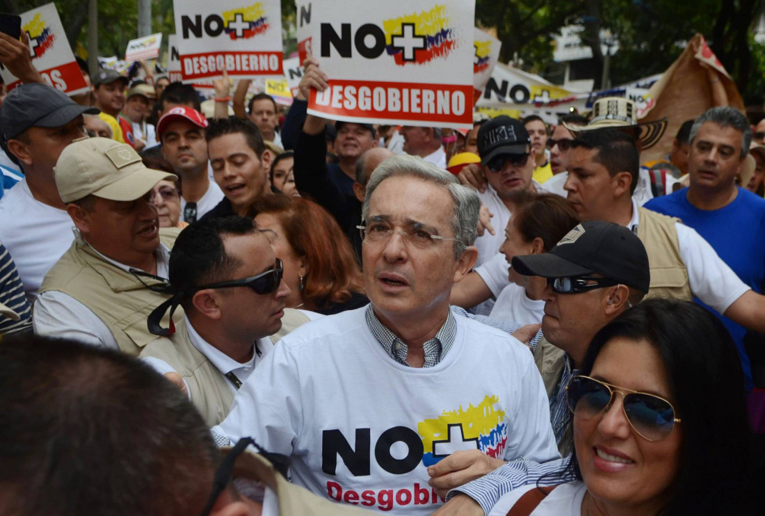 Uribe reclamó con prisa un acuerdo de paz en Colombia 