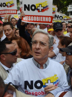 Uribe reclamó con prisa un acuerdo de paz en Colombia 