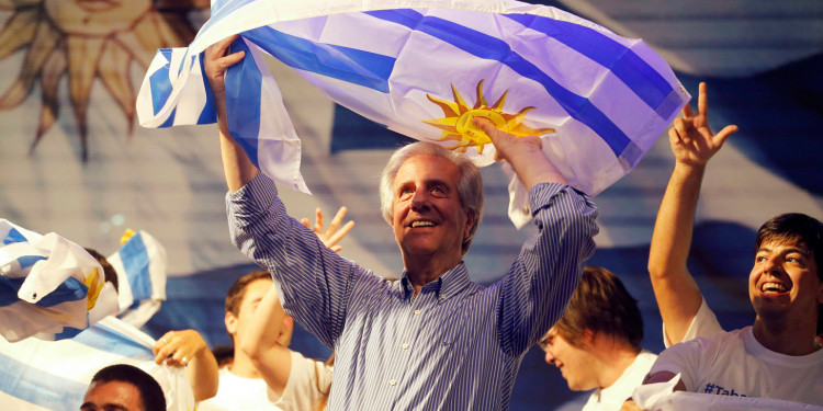 Segunda vuelta en Uruguay: Vázquez y Lacalle cerraron sus campañas 