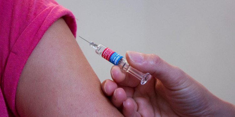 Nueve de cada diez personas muestran intención positiva hacia la vacunación en Argentina