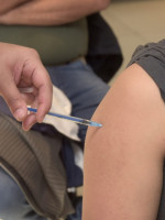 Los centros de vacunación contra la COVID-19 y la gripe tienen nuevos horarios