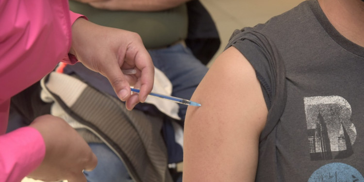 Los centros de vacunación contra la COVID-19 y la gripe tienen nuevos horarios