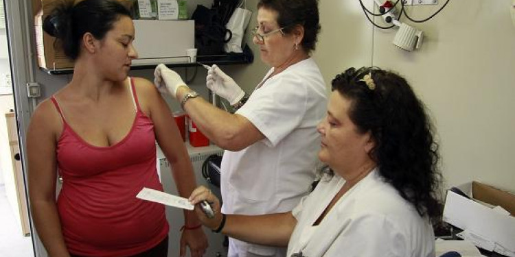 Sigue en marcha la campaña de vacunación para embarazadas contra la tos convulsa, difteria y tétano