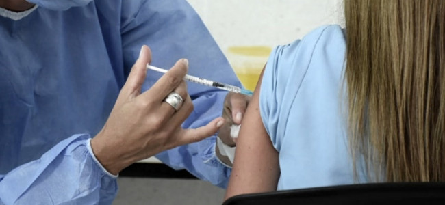 Mendoza comienza a colocar la cuarta dosis de la vacuna contra la Covid para mayores de 18 años
