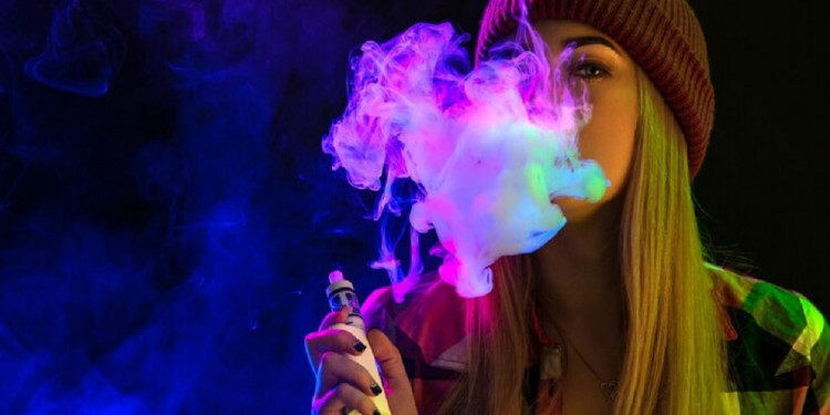 Un estudio indicó que vapear en la adolescencia puede llevar a fumar de forma persistente en la adultez
