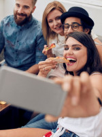 Vegetarianos y solteros: por qué los millennials sin hijos están salvando al mundo