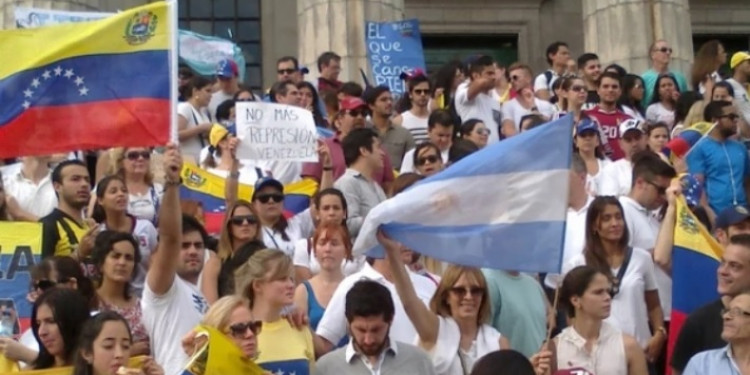 En 5 años, la llegada de venezolanos a la Argentina creció 1600 %