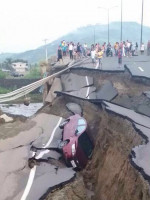 El gobierno de Ecuador confirma que ya son 350 los muertos por el sismo