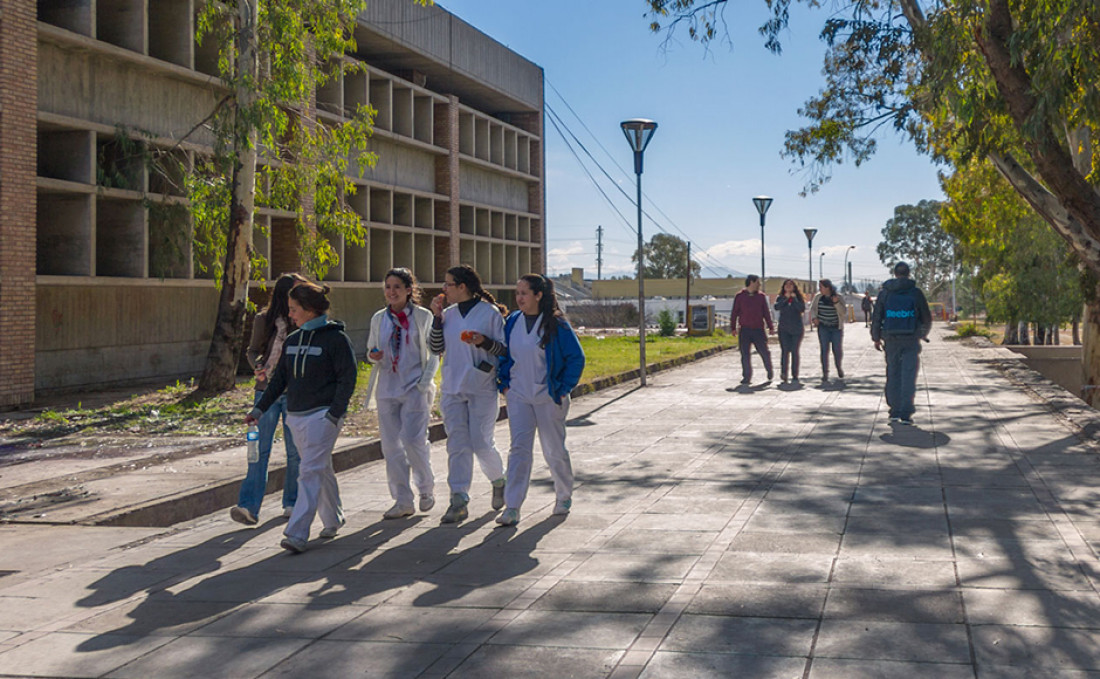 Para mejorar, hay que escuchar: la UNCUYO consulta a sus egresados 