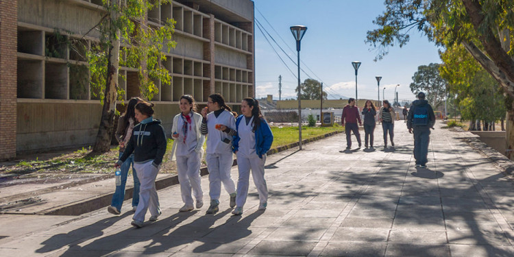 Para mejorar, hay que escuchar: la UNCUYO consulta a sus egresados 