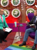 Polémica por un pastor que usó una bandera de la diversidad sexual como alfombra