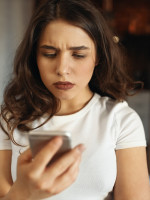 Violencia de género en entornos digitales: una guía para su abordaje en los medios