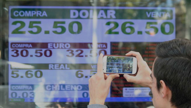imagen Suba récord del dólar tras el acuerdo con el FMI