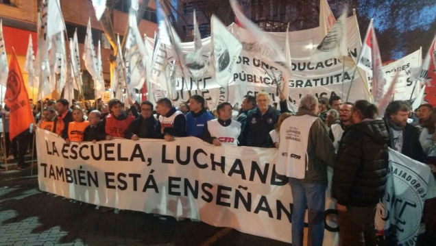 imagen El SUTE marchó juntó a ATE y CTA en Mendoza