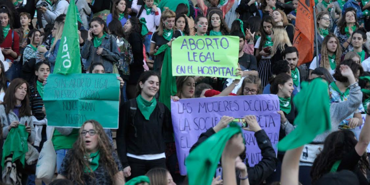 Masivo "pañuelazo" en Mendoza