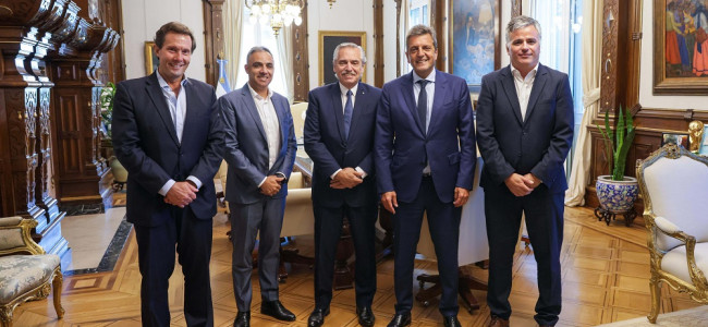 Referentes vitivinícolas fueron recibidos en la Casa Rosada por el Presidente y Massa 