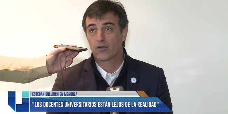 BULLRICH SE PLANTA EN EL 20 % PARA LOS DOCENTES UNIVERSITARIOS