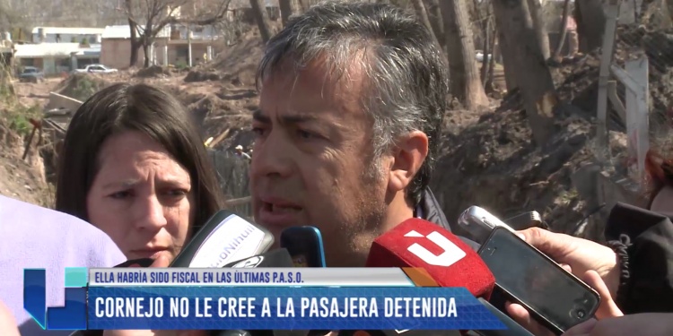 Sin boleto: Cornejo no le cree a la pasajera detenida