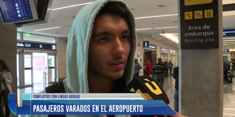 Pasajeros varados en el aeropuerto