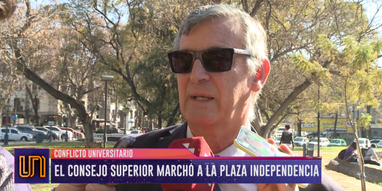 Así fue la movilización del rectorado a la Plaza Independencia