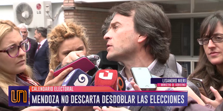 Mendoza no descarta desdoblar elecciones