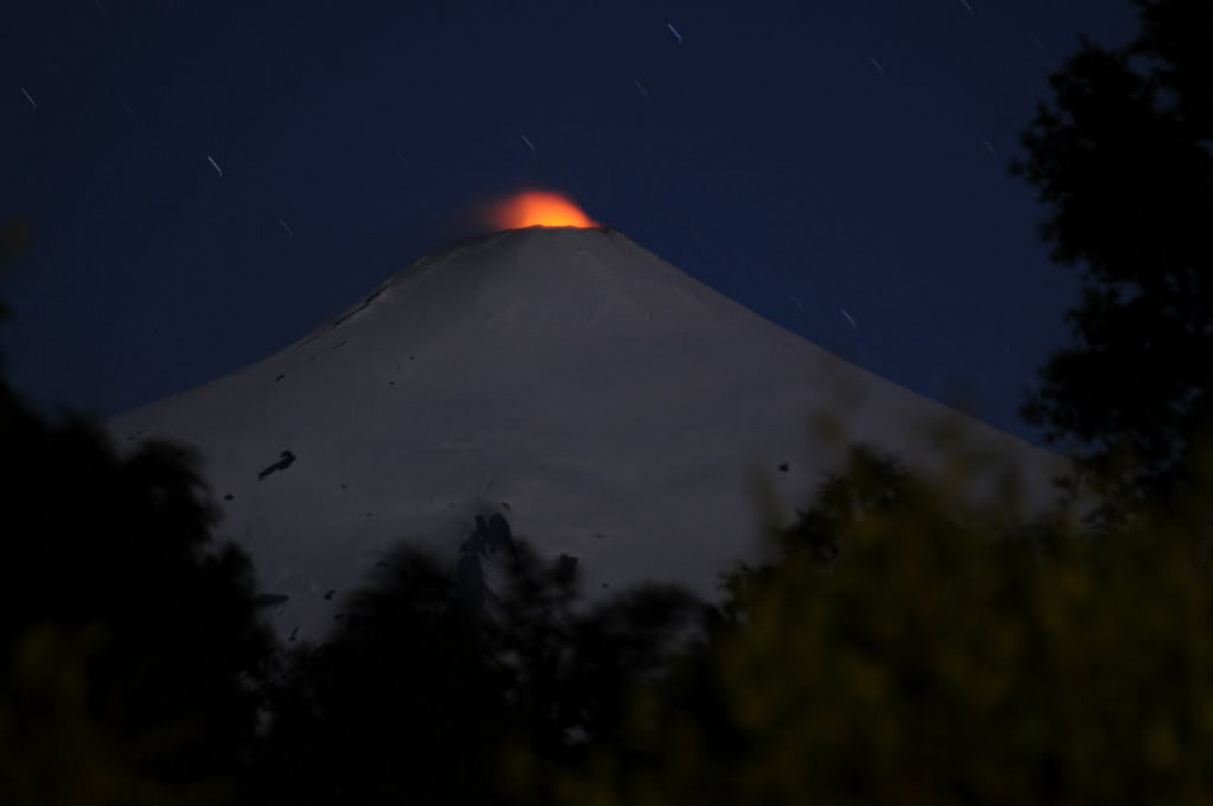 El volcán chileno Villarrica entró en erupción y hay 3300 evacuados