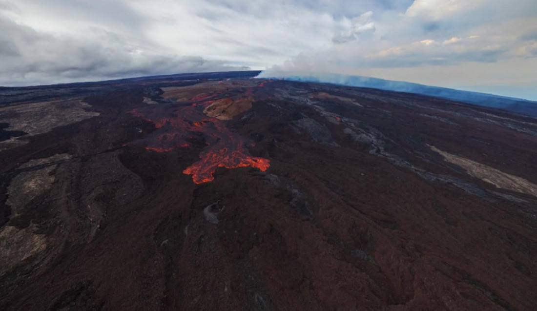 Mauna Loa, el volcán activo más grande del mundo, entró en erupción