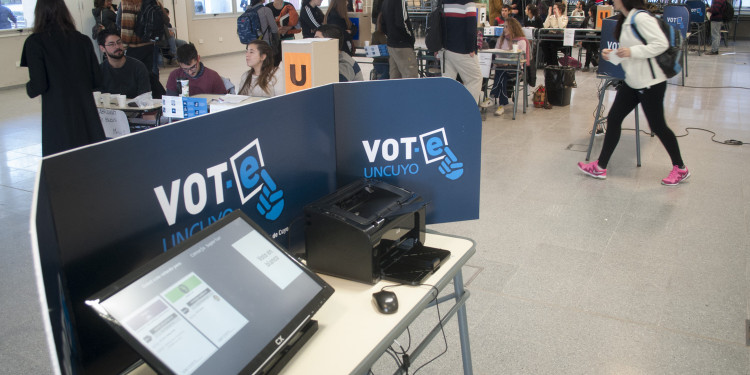 La UNCUYO estrenó el voto electrónico