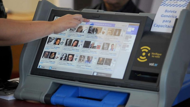 imagen El oficialismo aceptó no modificar las PASO y se podrá votar en diferentes internas