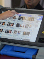 Santa Rosa elige intendenta con boleta electrónica