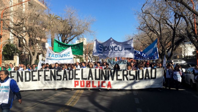 imagen La marcha de la UNCUYO en fotos y videos
