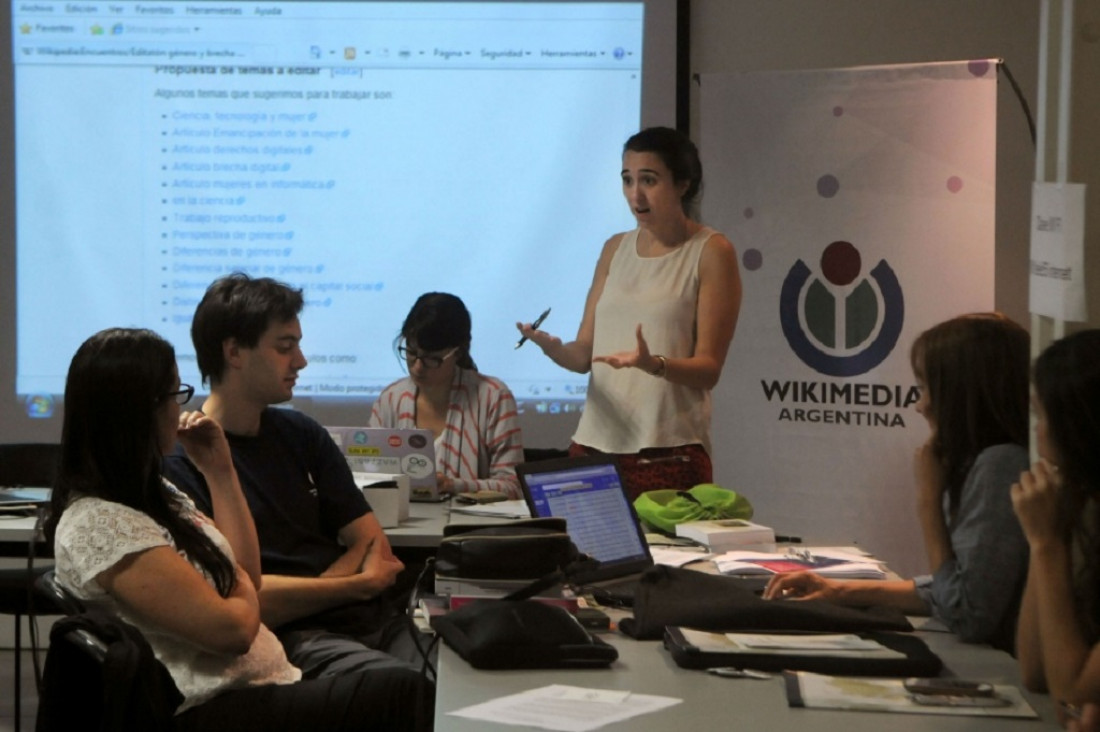 Al analizar Wikipedia, estudiantes tienen interés por la brecha de género, el sesgo y los derechos humanos
