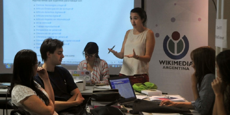 Al analizar Wikipedia, estudiantes tienen interés por la brecha de género, el sesgo y los derechos humanos