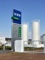 "Debe haber un cambio en YPF"